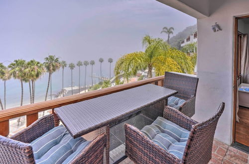 Foto 26 - Quiet Avalon Getaway Villa w/ Ocean View & Balcony