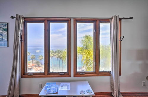 Foto 7 - Quiet Avalon Getaway Villa w/ Ocean View & Balcony