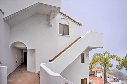 Foto 4 - Quiet Avalon Getaway Villa w/ Ocean View & Balcony