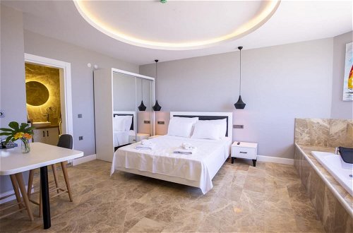 Photo 2 - Luxury Flat With Jacuzzi in Kas Antalya