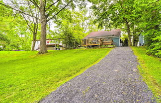 Foto 2 - Cozy Retreat w/ Hot Tub, on Sleepy Hollow Lake