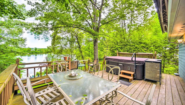 Photo 1 - Cozy Retreat w/ Hot Tub, on Sleepy Hollow Lake