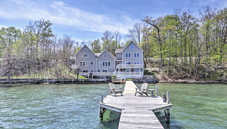 Foto 1 - Waterfront Seneca Lake House: Fire Pit + Boat Dock