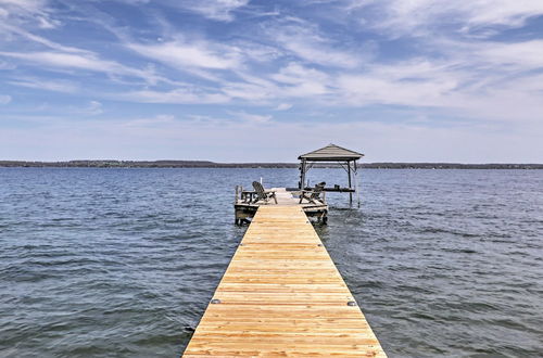 Foto 16 - Waterfront Seneca Lake House: Fire Pit + Boat Dock