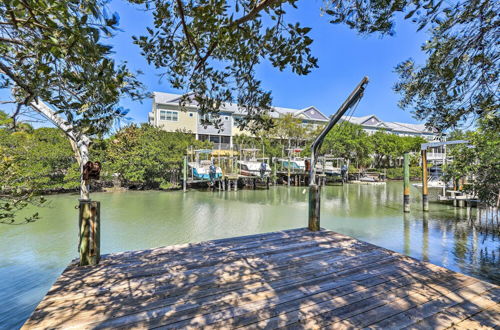 Photo 8 - Tropical Waterfront Home: Central Location