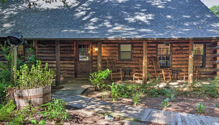 Foto 1 - Secluded Cabin w/ Spacious Kitchen & Dining Area