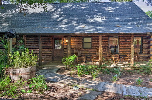 Foto 1 - Secluded Cabin w/ Spacious Kitchen & Dining Area