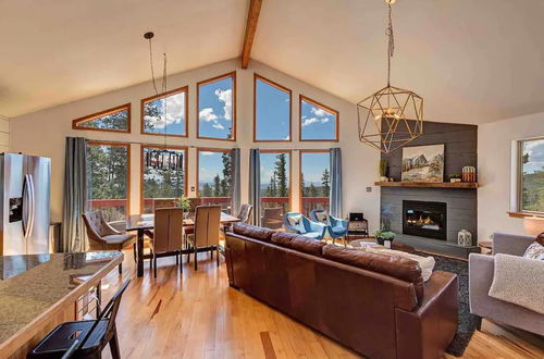 Foto 5 - High Alpine Lodge Stunning Views of Pikes Peek Hot Tub Garage 4 Bedrooms