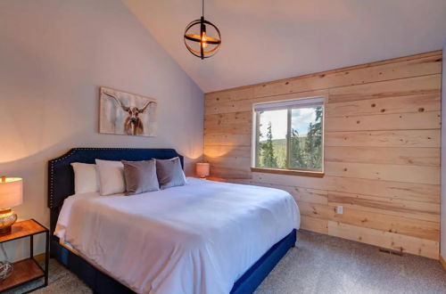 Foto 7 - High Alpine Lodge Stunning Views of Pikes Peek Hot Tub Garage 4 Bedrooms
