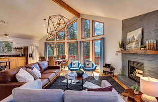 Photo 1 - High Alpine Lodge Stunning Views of Pikes Peek Hot Tub Garage 4 Bedrooms