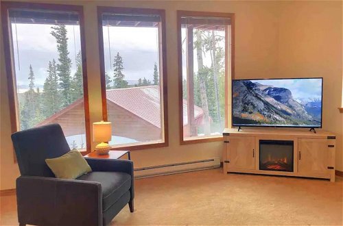 Photo 31 - High Alpine Lodge Stunning Views of Pikes Peek Hot Tub Garage 4 Bedrooms