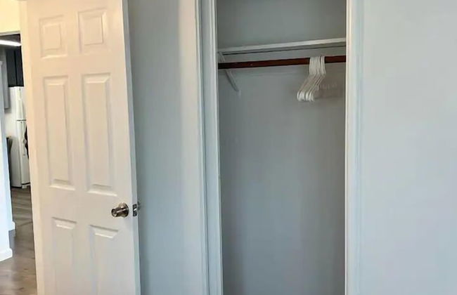 New 2BR Home w Parking Laundry in 580-80 - Foto 14