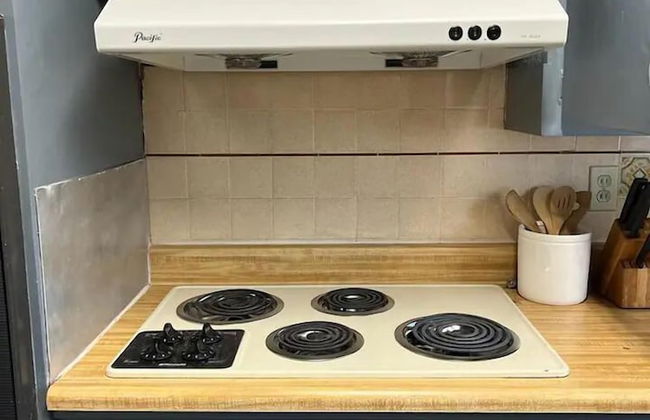 New 2BR Home w Parking Laundry in 580-80 - Foto 9