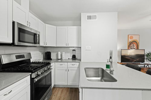 Photo 27 - Stylish 1BR Near UT Highland Evonify