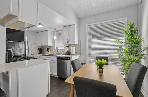 Photo 10 - Stylish 1BR Zilker Evonify