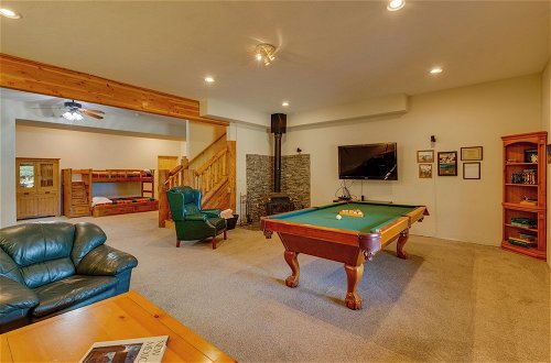 Foto 10 - Spacious Home w/ Game Room ~ 5 Mi to the Slopes