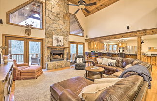 Foto 1 - Spacious Elk Park Lodge w/ Game Room & Fire Pit