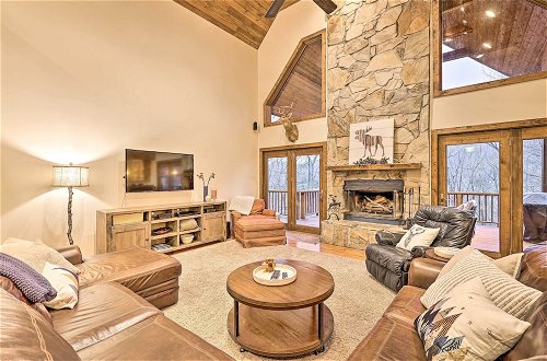 Photo 31 - Spacious Elk Park Lodge w/ Game Room & Fire Pit