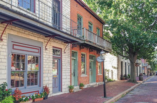 Photo 2 - Dreamy St Charles Retreat w/ Furnished Patio