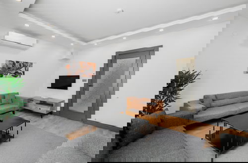 Photo 5 - Duplex w Balcony Terrace 5 min to Beach