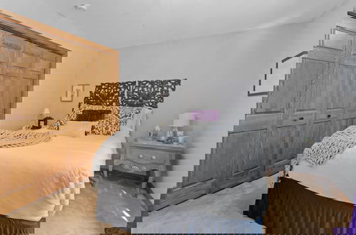 Photo 9 - North Oaks Estate