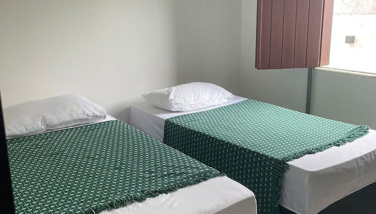 Foto 1 - Quarto com 2 camas de solteiros