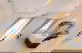 Foto 1 - Homey And Big Studio Apartment At The Wave Kuningan