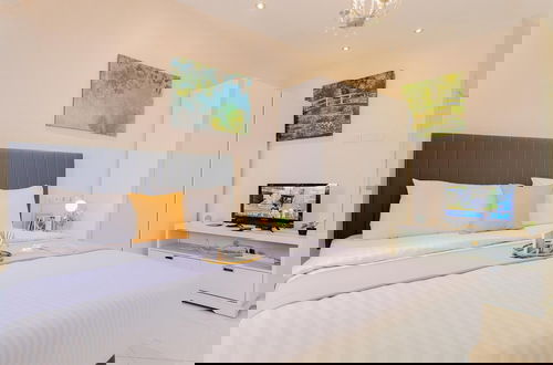 Foto 2 - Homey And Big Studio Apartment At The Wave Kuningan