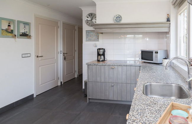 Holiday Home in Zeeland Near the Beach - Foto 10