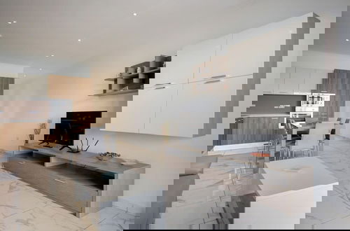 Foto 9 - Modern Beach Apartment With Fantastic Sea Views