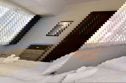 Photo 13 - Bright and Central 2 Bedroom With Harbour View