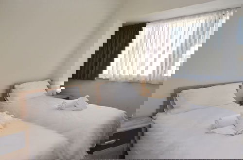 Photo 18 - Bright and Central 2 Bedroom With Harbour View