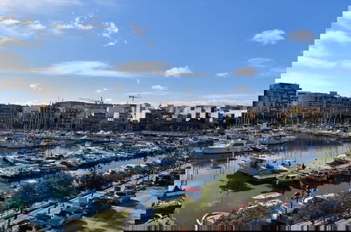 Photo 1 - Bright and Central 2 Bedroom With Harbour View