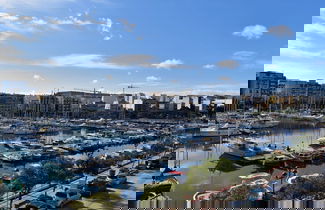 Photo 1 - Bright and Central 2 Bedroom With Harbour View
