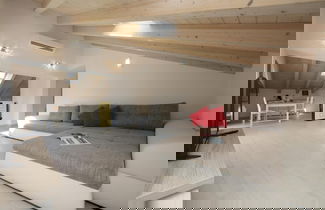 Photo 2 - Silver Lake Apartment