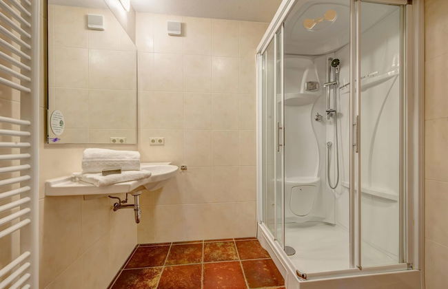 Restyled Villa with Washing Machine near River Moselle - Foto 6