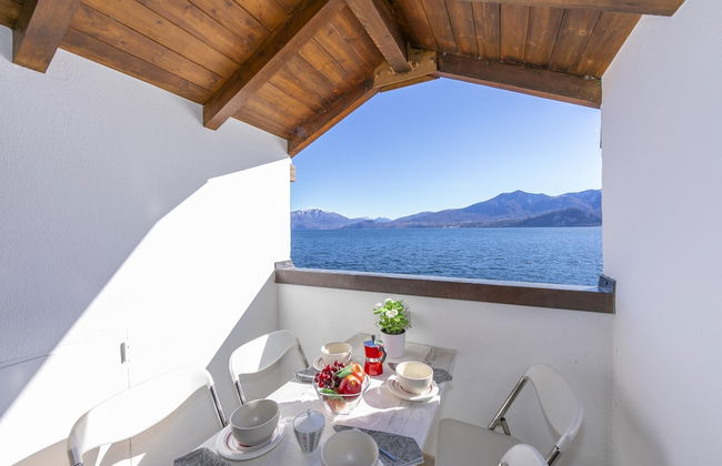 Blu Lake Apartment on Ghiffa Beach - Foto 1