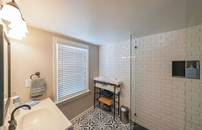 Kennesaw Cottage - Photo 14