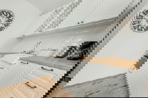 Photo 9 - Bright Apartment for 4 People by Renters