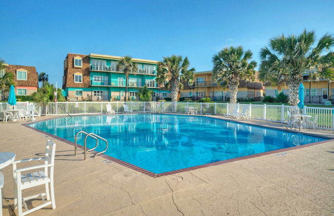Oceanfront Condo w/ Private Balcony Pool + Tennis Bubbly Blew by Avantstay - Foto 23