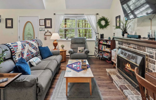Ridge Retreat by Avantstay Game Room, Covered Porch, & Fire Pit! - Foto 8