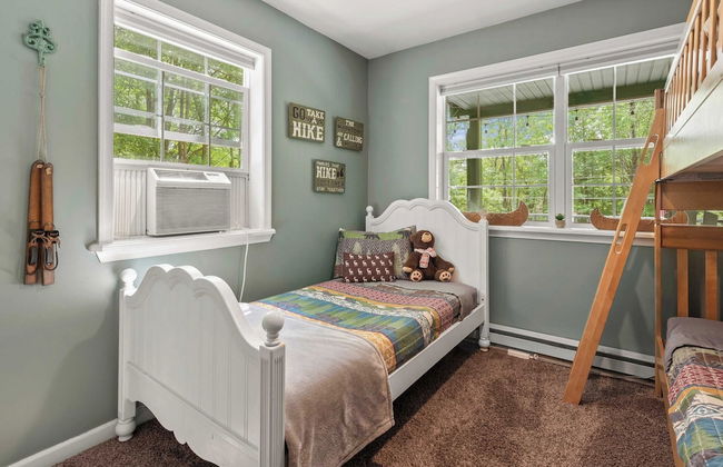 Ridge Retreat by Avantstay Game Room, Covered Porch, & Fire Pit! - Foto 32