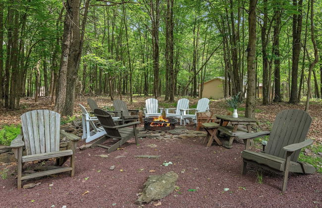 Ridge Retreat by Avantstay Game Room, Covered Porch, & Fire Pit! - Foto 1