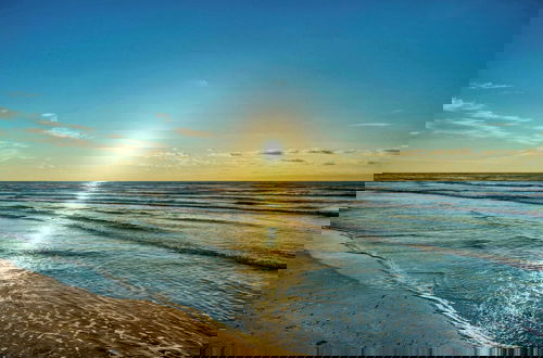 Foto 19 - Beachfront Complex w/ 2 Pools, Tennis Gulf Views Rise N Beach by Avantstay