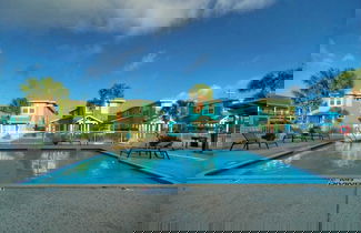 Photo 2 - Private Yard, Shared Pool Near the Beach Bluetique Hotel by Avantstay