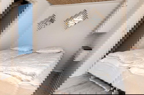 Photo 4 - 6 Person Holiday Home in Albaek