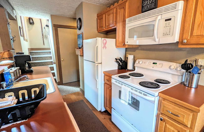 Frost Hollow by Avantstay Deck w/ Grill, Game Room Loft - Foto 7