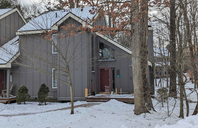 Frost Hollow by Avantstay Deck w/ Grill, Game Room Loft - Foto 8