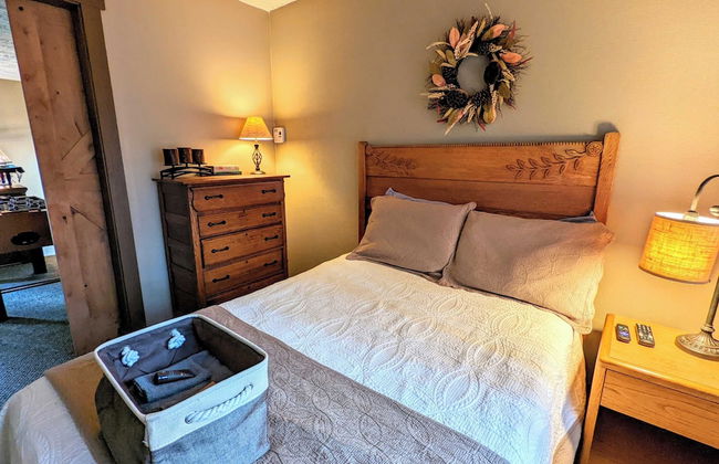 Frost Hollow by Avantstay Deck w/ Grill, Game Room Loft - Foto 17