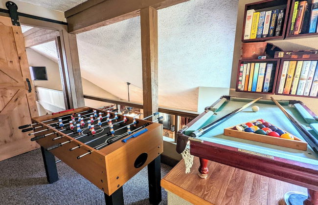 Frost Hollow by Avantstay Deck w/ Grill, Game Room Loft - Foto 1